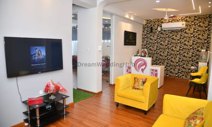 Munawara's Makeup Studio